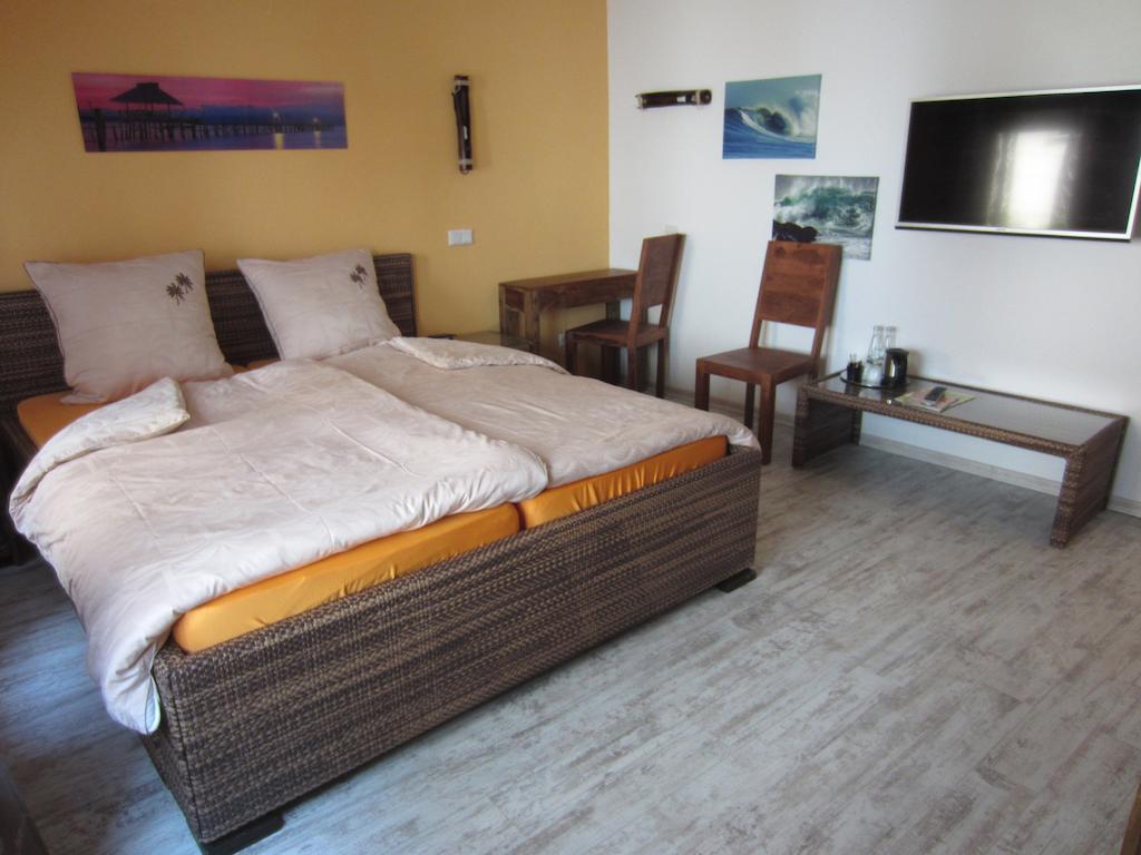 Cleo'S Hotel Kallstadt Pokoj fotografie