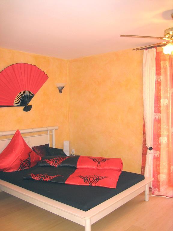 Cleo'S Hotel Kallstadt Pokoj fotografie